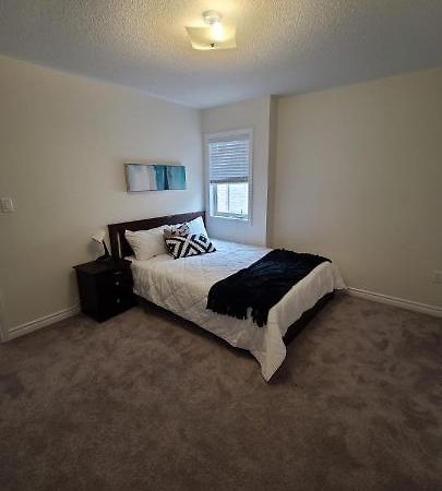 Glow Bestie Home Brampton Bagian luar foto