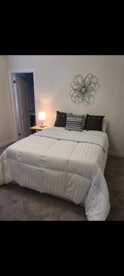 Glow Bestie Home Brampton Bagian luar foto
